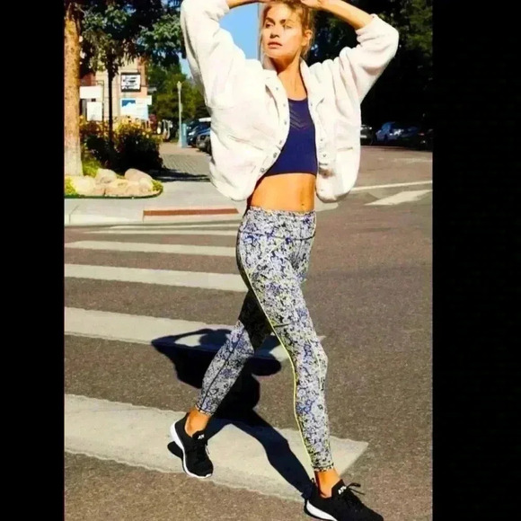 Free People Pants - Free People Movement Navy Blue Eden Floral Leggings Sz M